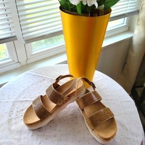 🎉🏆HP🎉WHITE MOUNTAIN Footbeds glitter sandals